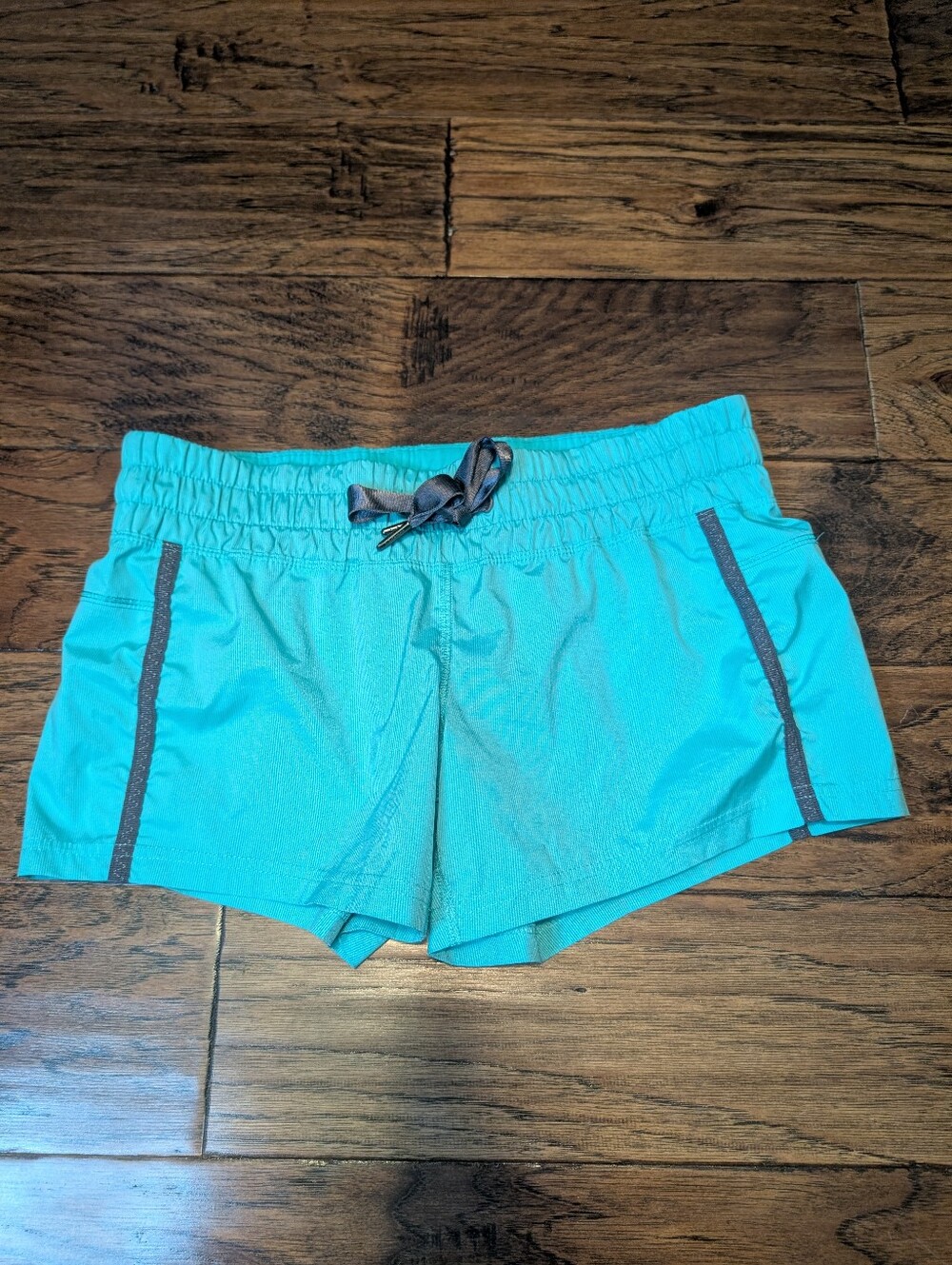 Lululemon Leader of the Track Shorts in Teal and Grey Size 4